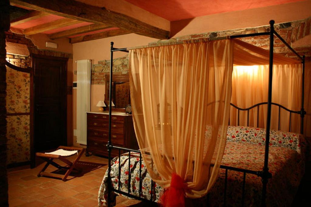 La Via' Bed & Breakfast Cavour Oda fotoğraf